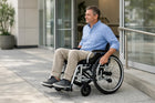 Leichte Rollstühle aus Aluminium im Alltagseinsatz – faltbar, mobil und mit geringem Kraftaufwand nutzbar