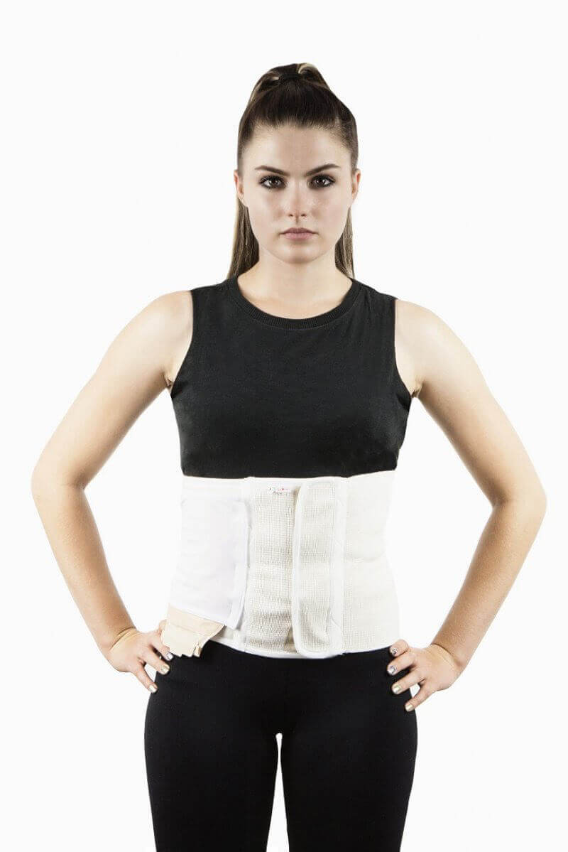 Stoma Bauchbandage am Bauch getragen – flexibler Halt, atmungsaktives Material und hoher Tragekomfort