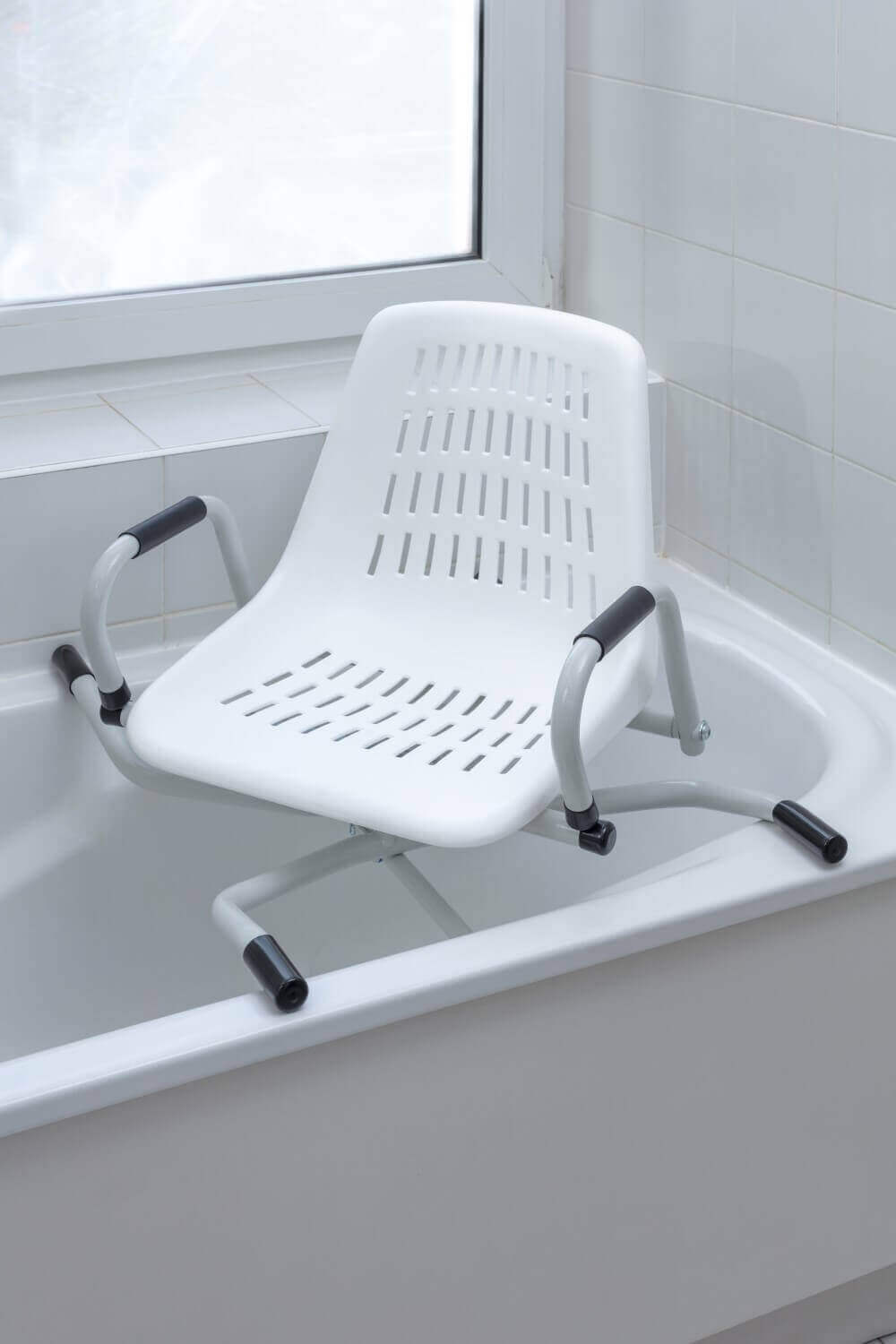 Badewannensitz drehbar Atlantis IV 360° mit Armlehnen, stabiler sicherer Wannensitz für komfortables Sitzen und leichten Einstieg