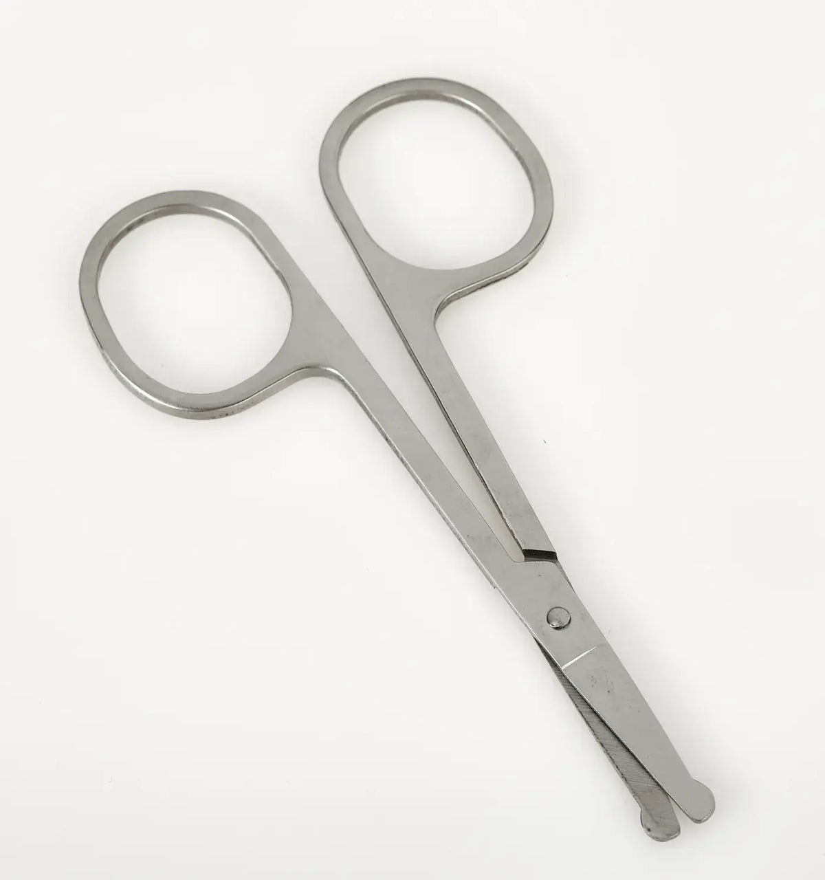 Nasenhaarschere aus Metall mit abgerundeter Spitze – sichere, präzise Nasen- und Ohrhaar-Schere für die tägliche Hygiene