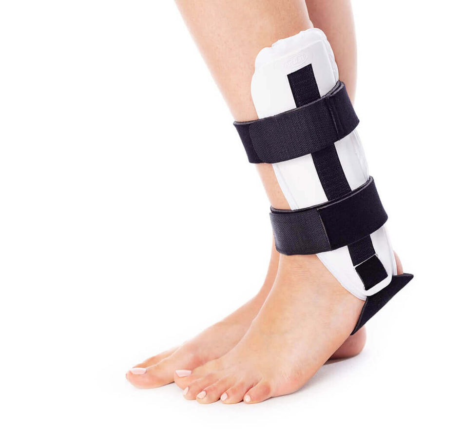 Sprunggelenkorthese pneumatisch am Fuß – Luftkammern für stabilen Halt, Komfort und Rehabilitation nach Verletzung oder OP