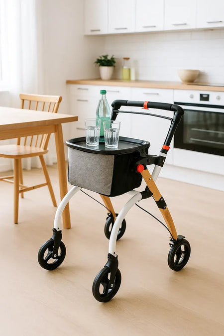 Indoor Rollator leicht 6,7 kg faltbar in Holzoptik mit Tablett und Tasche in der Küche, bis 120 kg belastbar