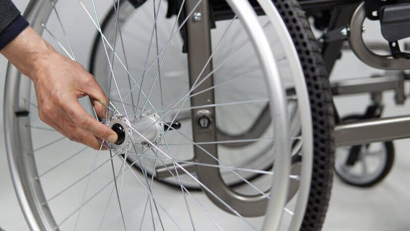 Faltbarer Aktivrollstuhl aus Aluminium – wählbare Sitzbreite-Rehavibe