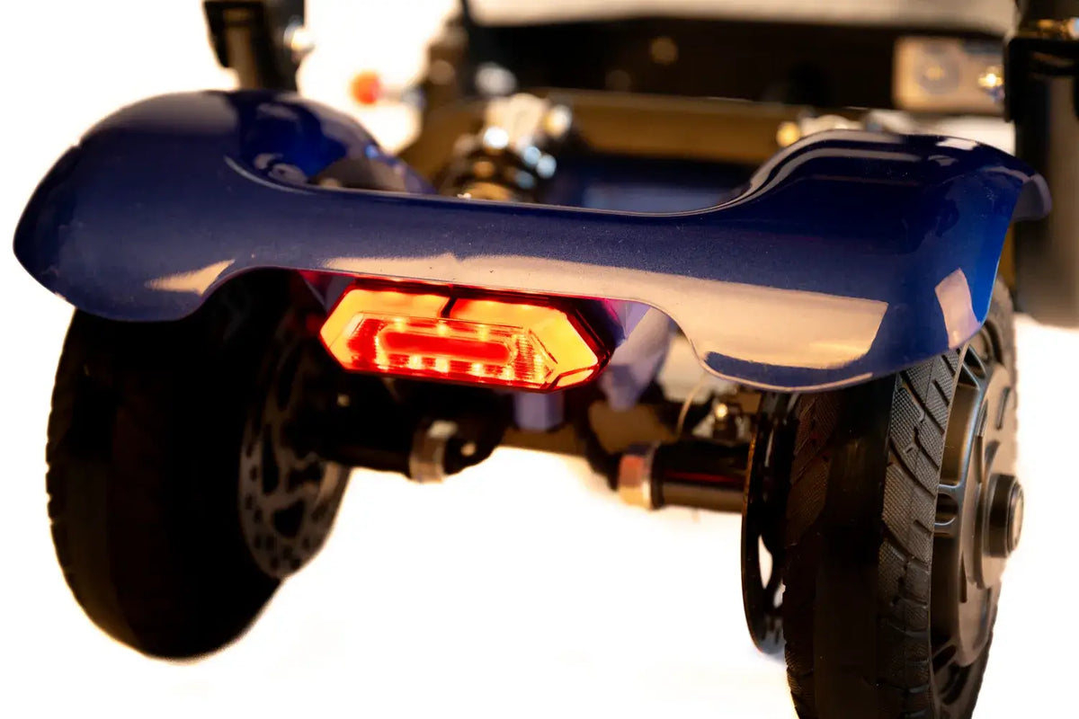 Elektromobil faltbar – Rückansicht des kompakten E-Scooters mit zwei Rädern und Rücklicht, ideal für Alltag & Mobilität