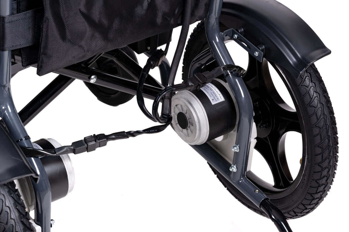 Elektrorollstuhl 6 km/h mit Doppel-Motor und Hinterradantrieb – Detailansicht von Motor, Kabel und Rad