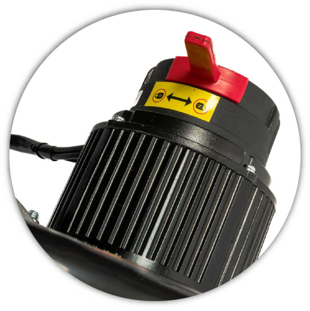 Motor-Detail am elektrischer Rollstuhl faltbar mit Ein-/Aus-Schalter für komfortable Bedienung