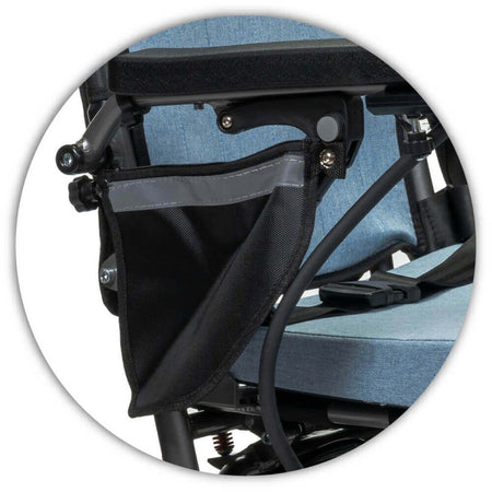 elektrischer Rollstuhl faltbar – Detailansicht Sitzfläche und Seitentasche am Aluminiumrahmen