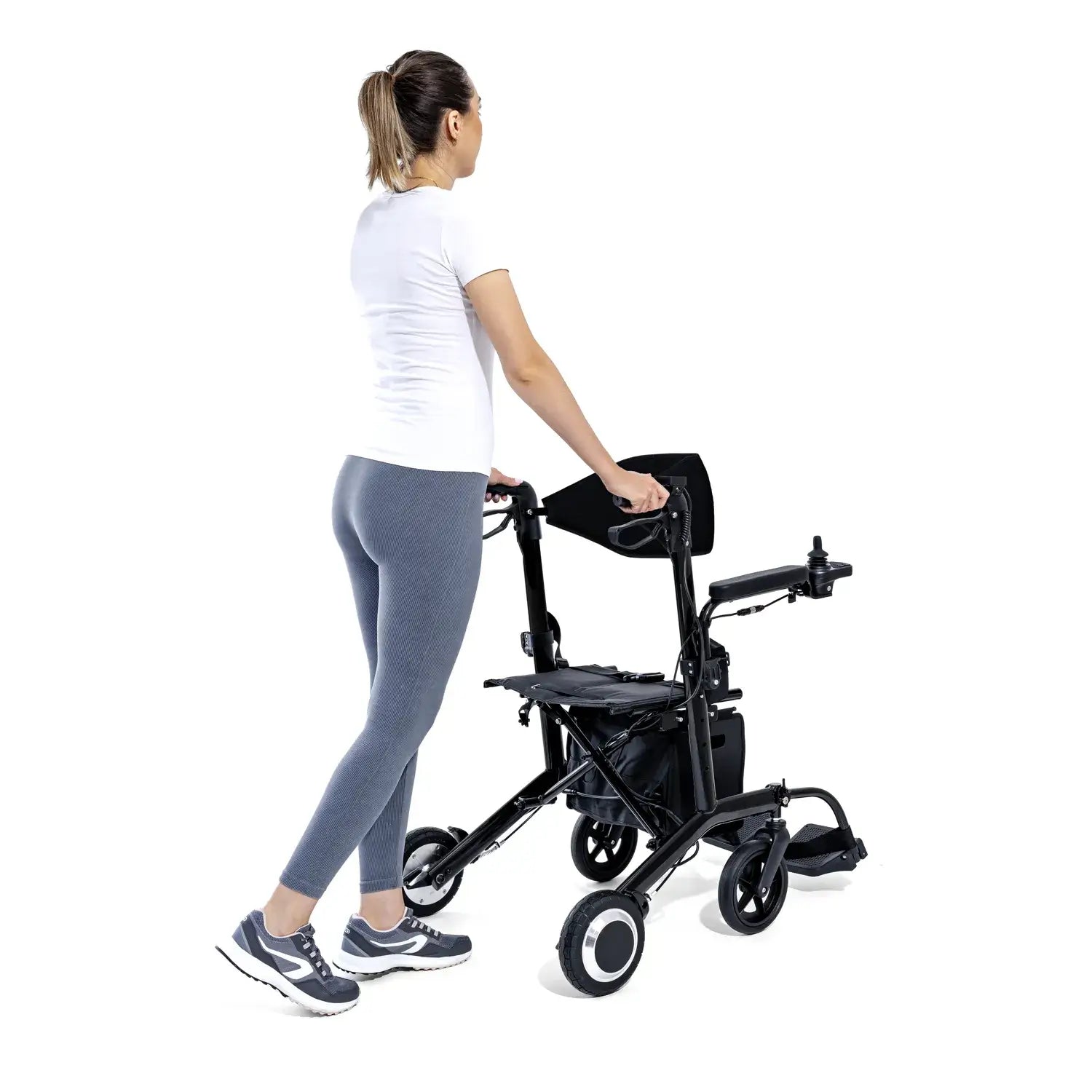 elektrischer Rollator 2 in 1 – Frau schiebt faltbaren Mobilitätsrollator mit Sitz, 250W Motor, bis 6 km/h