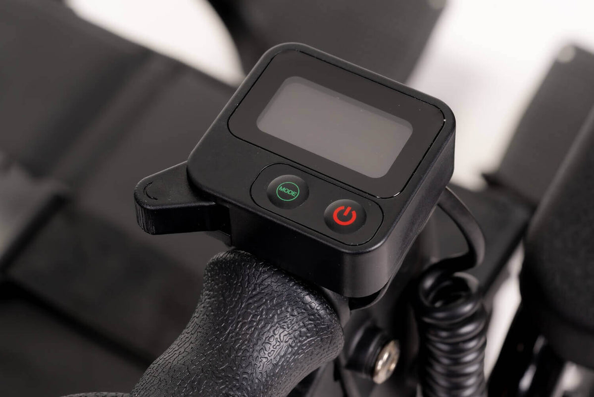 elektrischer Rollator 2 in 1 Bedienpanel mit Display, Ein-/Aus-Schalter und Steuerknöpfen am Griff