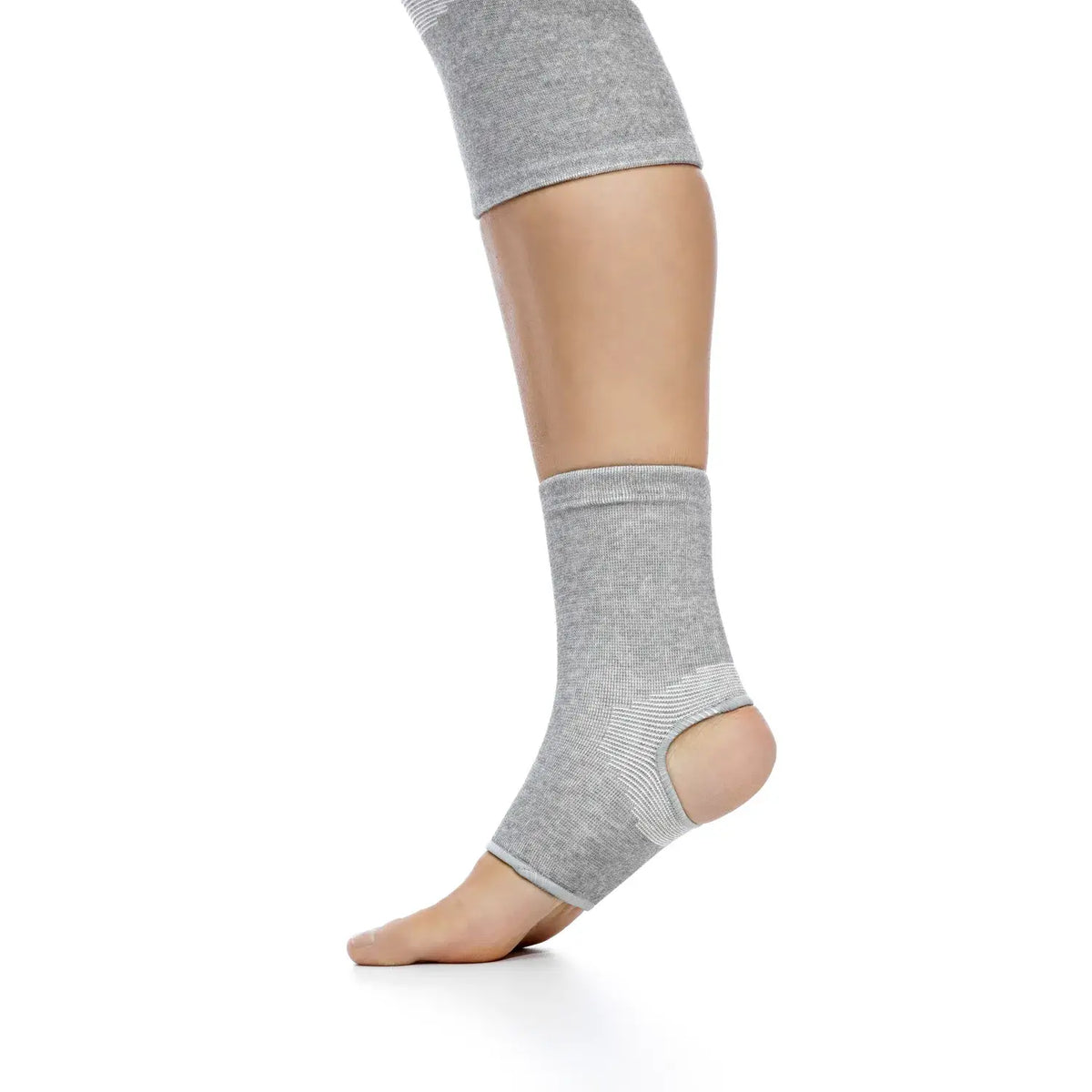 Sprunggelenkbandage Bambusviskose elastisch stabilisierend – graue Knöchelbandage am Fuß, atmungsaktiv für Sport & Alltag