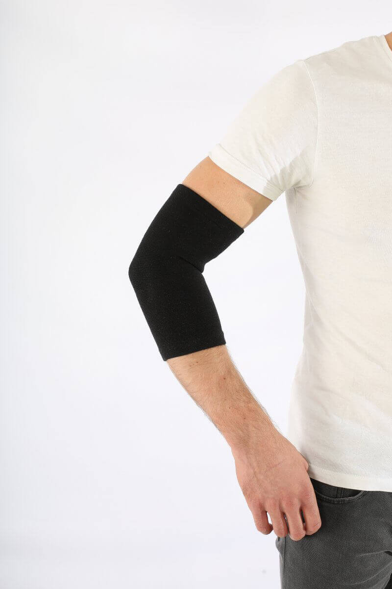 Ellenbogenbandage mit Elastan am Arm getragen – stabilisierend, elastisch und komfortabel für Alltag & Sport
