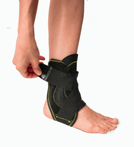 Knöchelbandage zur Stabilisierung des Sprunggelenks mit Kreuzgurt-System – Orthese am Fuß für sicheren Halt bei Verstauchung