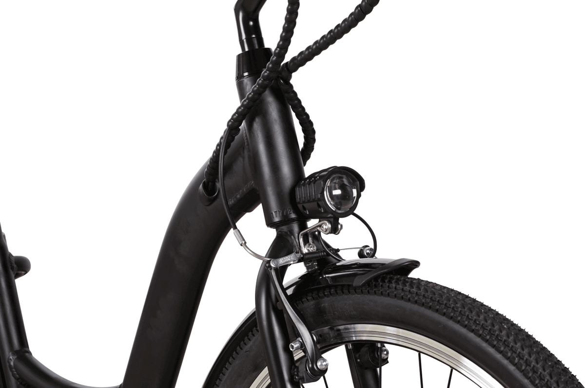 Damen E-Bike 275 Zoll City E-Bike Detail am Vorderrad mit LED-Scheinwerfer, Schutzblech und Bremsen
