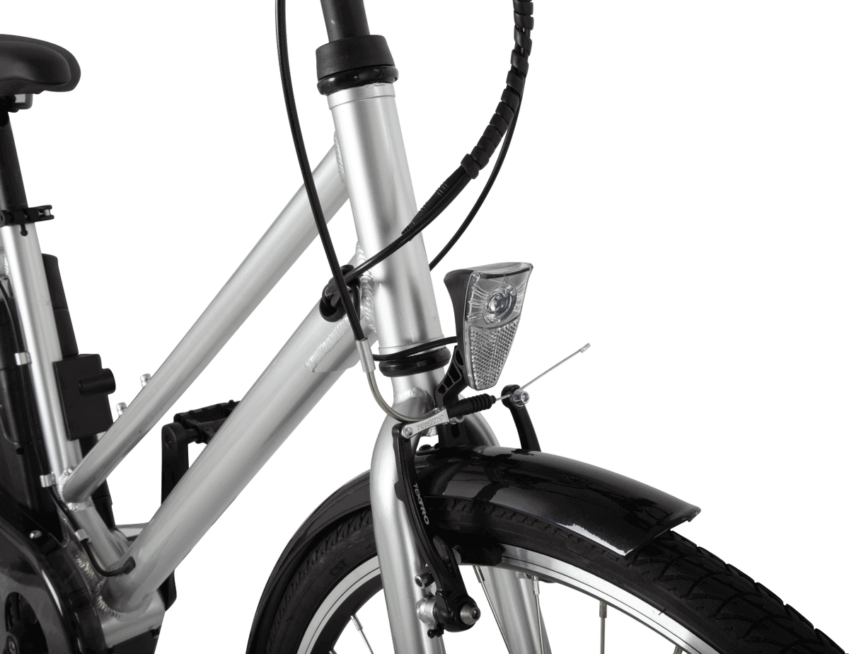 E-Bike Damen City – Detail von Vorderrad, Gabel, Frontlicht und Schutzblech eines City E-Bikes für Damen