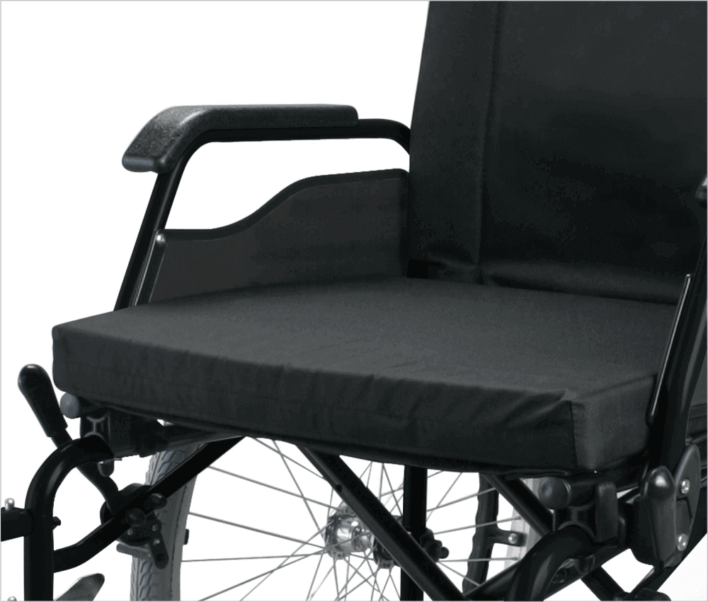 Stahlrollstuhl faltbar ECON 220 mit gepolsterter Sitzfläche, Armlehnen und stabilem Stahlrahmen, Sitzbreite 41–46 cm, bis 120 kg