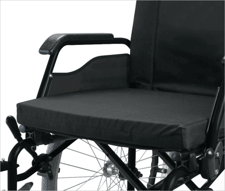 Stahlrollstuhl faltbar ECON 220 mit gepolsterter Sitzfläche, Armlehnen und stabilem Stahlrahmen, Sitzbreite 41–46 cm, bis 120 kg