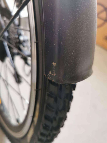 E-Bike Damen 26 Zoll ZF10 – Detailaufnahme Schutzblech und Vorderrad, B-Ware mit leichten Gebrauchsspuren