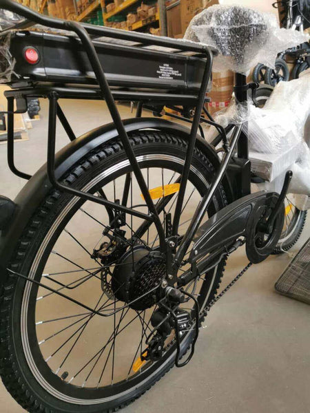 E-Bike Damen 26 Zoll ZF10 Urban Bike B-Ware Angebot – Hinterrad mit Gepäckträger, Akku und Antrieb im Detail