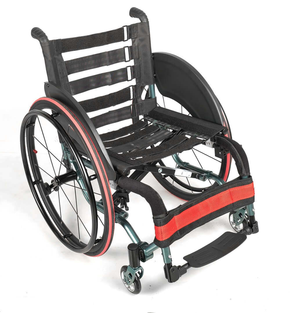 Aktivrollstuhl leicht faltbar aus Aluminium mit 24 Zoll Sporträdern, sportliches Design, mobil und stabil