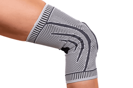 Knieorthese mit Spiralverstärkung am gebeugten Knie, Kompressionsbandage mit Patella-Stabilisierung für mehr Stabilität im Kniegelenk