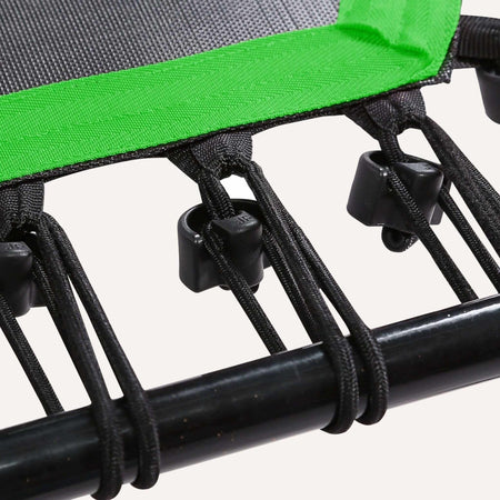 Höhenverstellbares Fitness Trampolin mit Haltestange – Detailansicht Gummiseilsystem mit Spannbändern und Rahmen