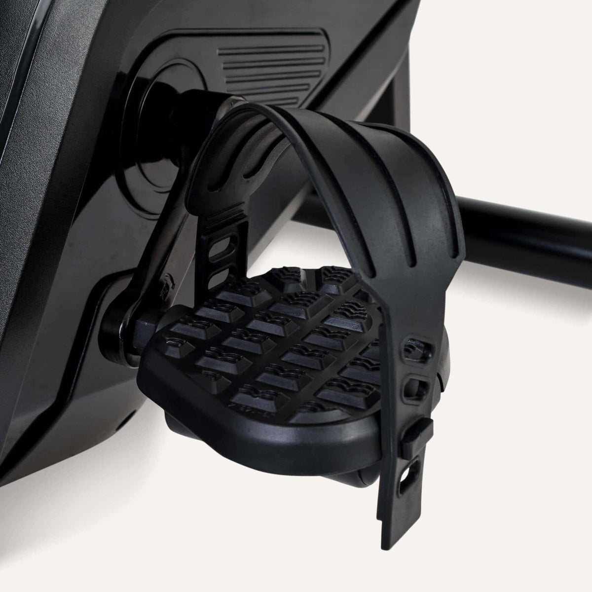 Mini Heimtrainer Beintrainer mit App-Kompatibilität – Pedal mit verstellbarem Fußriemen und rutschfester Trittfläche, Detailansicht