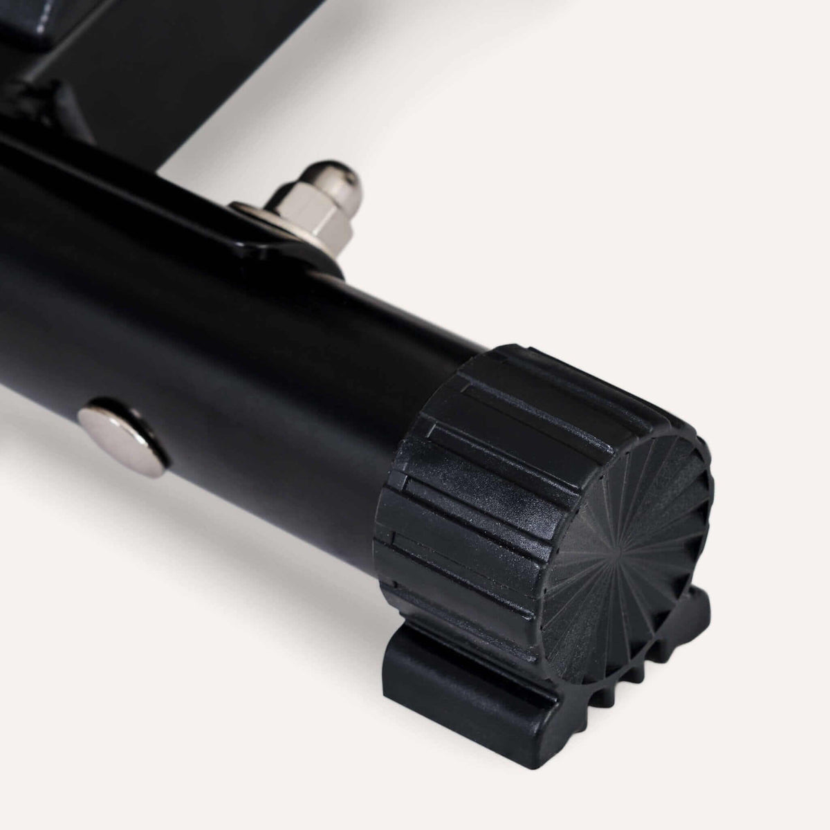Mini Heimtrainer Beintrainer mit App-Kompatibilität – rutschfester Standfuß und stabiles Metallgestell, Detailansicht