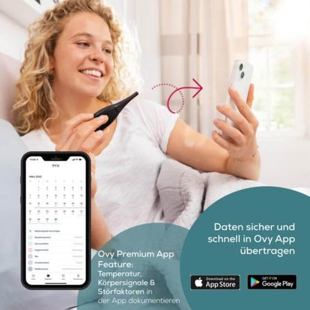 Basalthermometer mit Bluetooth und Ovy App: Frau misst Basaltemperatur und überträgt Zyklusdaten sicher aufs Smartphone